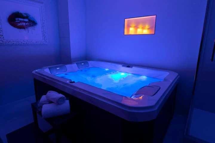 Intimate Apartment With Air Conditioner & Jacuzzi 2Br 6P Montmartre Paris Exteriör bild